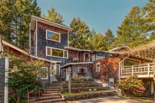 20110 Thompson Rd, Los Gatos, CA 95033-9509