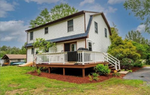 89 Riverview Dr, Charlestown, RI 02813-4004