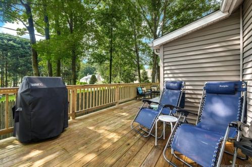 129 Grumman Ave, Norwalk CT  06851-2404 exterior