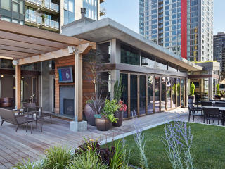 2112 6th Ave, Seattle WA  98109-2401 exterior