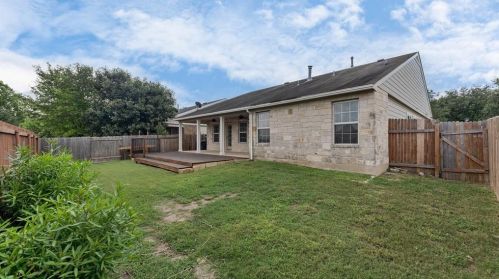 1281 Beechwood Dr, Uhland TX 78640-5718 exterior
