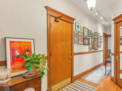 823 Lakeside Pl, Chicago, IL 60640-6768