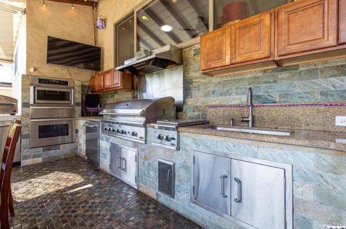 2328 Chapman Rd, Glendale CA  91214-3013 exterior