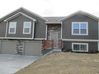 210 Golfview Dr, Pleasant Hill, MO 64080-1014