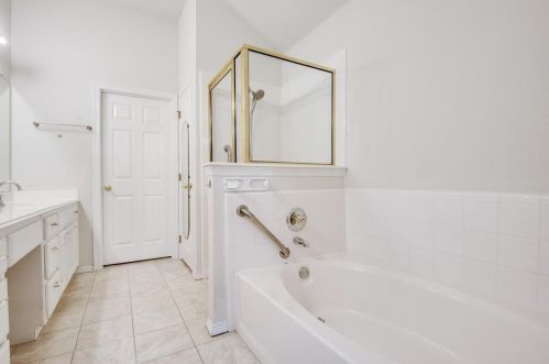 1724 Alpine Dr, Carrollton TX 75007-3740 exterior