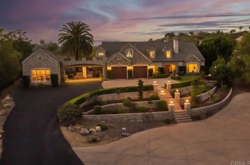 2045 Olive St, Ramona, CA 92065-1745
