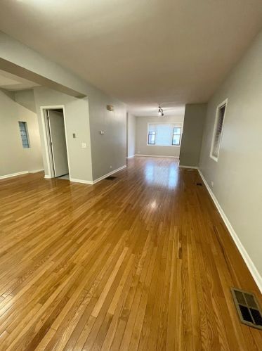 2420 Greenview Ave, Chicago, IL 60614-8766