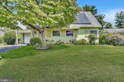 32 Surrey Ln, Willingboro, NJ 08046-1406