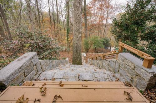 170 Huntcliff Pt, Atlanta GA  30350-1601 exterior