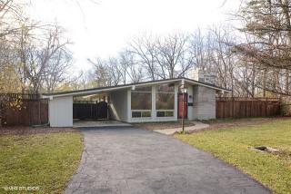 1161 Myrtle Ln, Bannockburn, IL 60015-2932