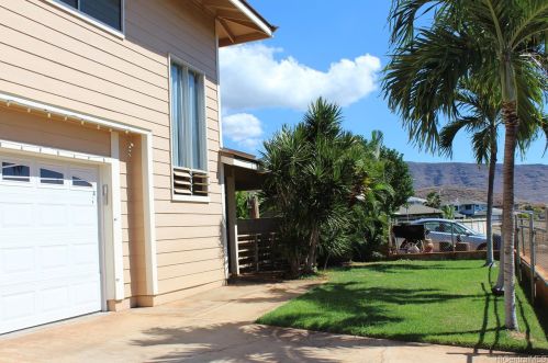 87208 Waiolu St, Nanakuli, HI 96792-4700