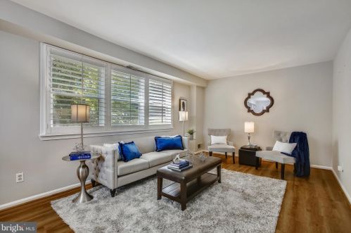 5253 Rolling Rd, Springfield VA  22151-1108 exterior