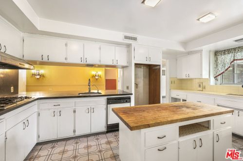 1216 Riv Ln, Santa Ana CA 92706-1425 exterior