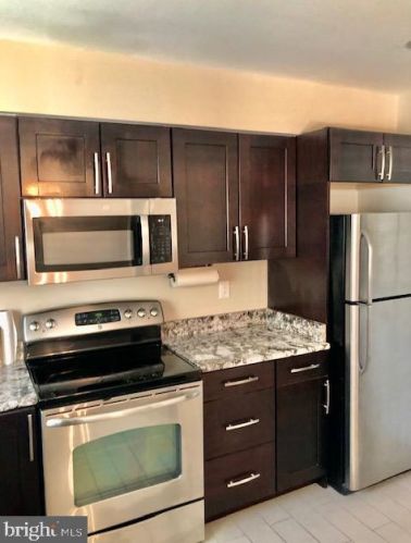 8209 Carrleigh Pkwy, Springfield, VA 22152-1201
