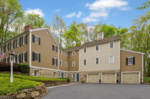 21 Red Oak Row, Chester, NJ 07930-3015