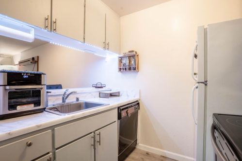 4111 Shelter Creek Ln, San Bruno, CA 94066-3807