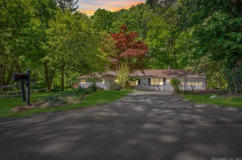 11 Eastwood Rd, Norwalk CT  06851-1111 exterior