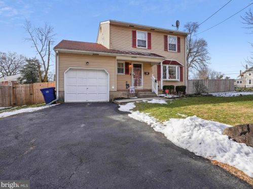 21 Delaware Ave, Florence, NJ 08518-1601