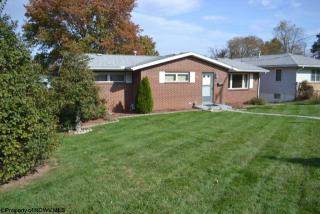 469 Lawnview Dr, Morgantown WV  26505-2131 exterior
