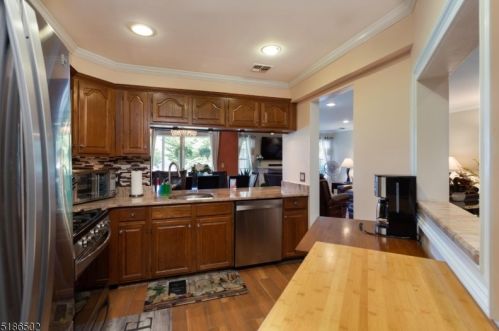 1 Quartz Ln, Paterson NJ  07501-3300 exterior