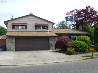 760 Cochran Ave, Damascus, OR 97030