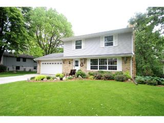 8033 Cheyenne Ave, Chanhassen, MN 55317-9720