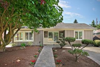 7531 28 Ave, Seattle WA  98117-4536 exterior