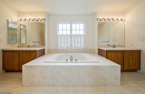 37 Dorset Dr, Hackettstown NJ  07840-5010 exterior