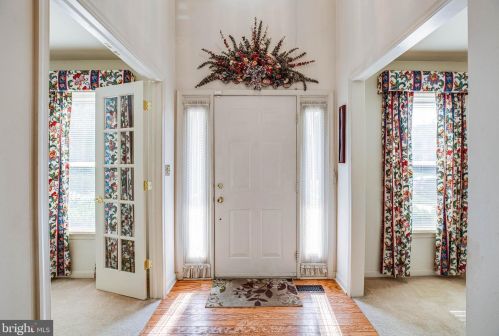 9 Pointe Dr, Fredericksburg, VA 22405-2778