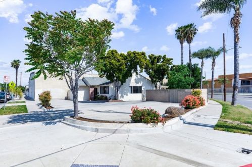 214 Anahurst Pl, Santa Ana, CA 92707-3210