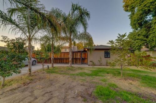 1023 Garland Ave, Fresno, CA 93705-2732