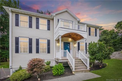 90 Dickinson Dr, Huntington CT  06484-6508 exterior