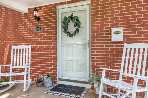 1615 Ville Maura Ln, Hazelwood, MO 63042-1654