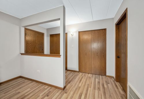 11018 Theresa Cir, Palos Hills, IL 60465-2284
