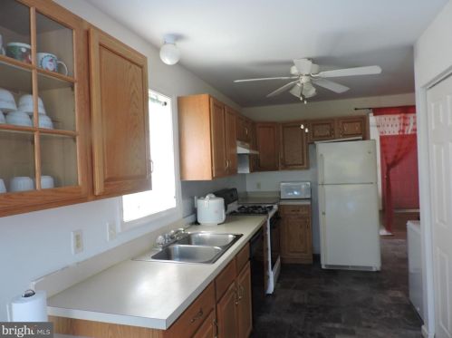 1053 Sterling Pl, Lancaster PA  17603-8839 exterior