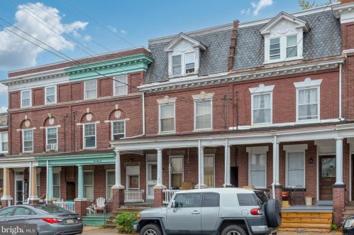 530 Park Ave, Lancaster, PA 17602-2156