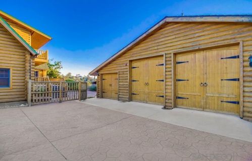 1097 La Cresta Blvd, El Cajon, CA 92021-3822