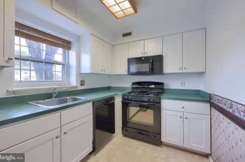 11 Valleybrook Dr, Lancaster PA  17601-4615 exterior