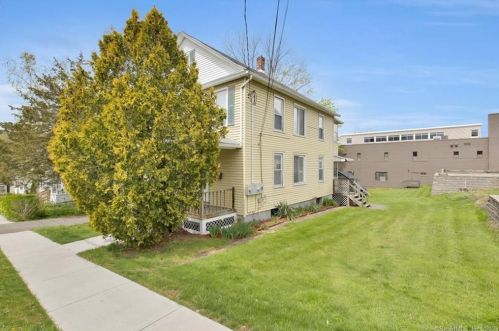 20 Cooley Ave, Middletown, CT 06457-3842