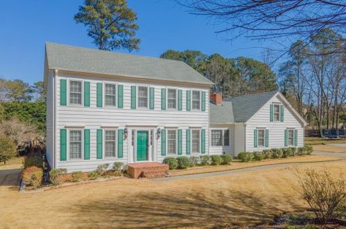 594 James St, Lilburn, GA 30047-3058