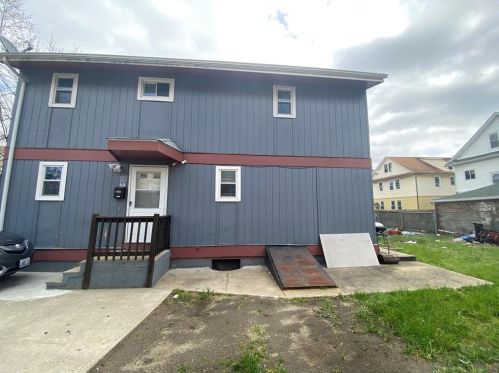 58 Hanover St, Providence, RI 02907-2514