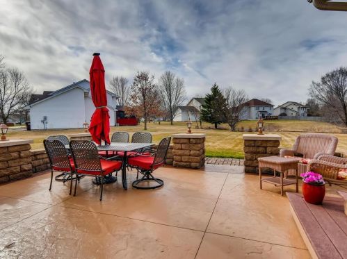 8028 Greenbriar Ln, Saint Paul MN  55125-8472 exterior