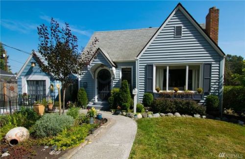 302 Skagit St, Burlington, WA 98233-2063