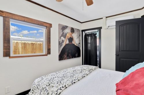 4501 Larchwood Pl, Riverside CA  92506-1189 exterior