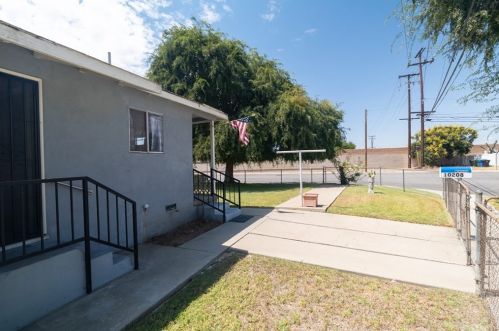 10208 Orange Dr, Whittier, CA 90606-1043