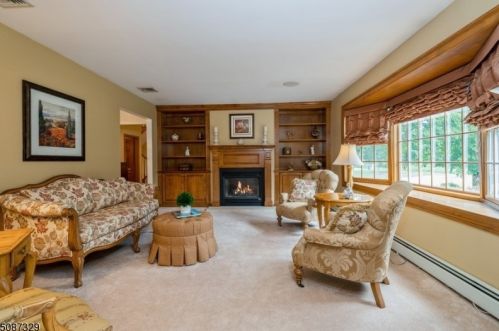 8 Towpath Rd, Parsippany, NJ 07834-2930