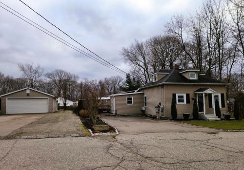 129 Hayes St, Woonsocket, RI 02895-2321