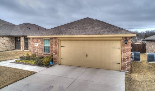 1324 Meadow Creek Dr, Princeton TX  75407 exterior