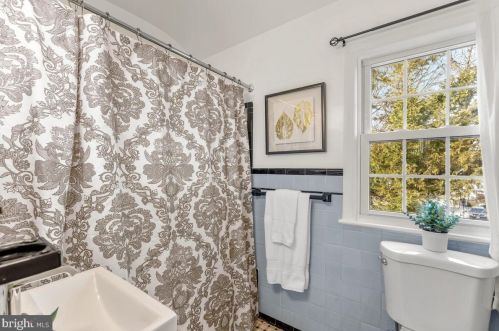 1626 Oakview Dr, Silver Spring MD 20903-2243 exterior