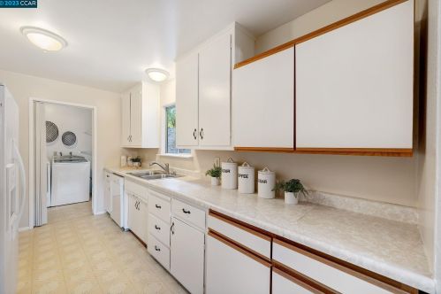 44 Rheem Blvd, Orinda, CA 94563-3619